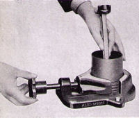 J-1218 Piston Vise